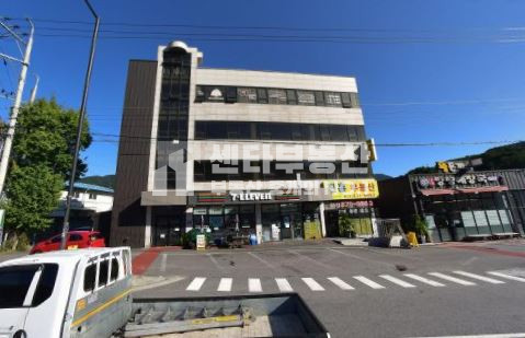 경기 포천시 내촌면 음현리 1동 47번국도 6차선도로변 전면이 넓은 투자가치 높은 상가 매매 매물번호 10131 사진 1